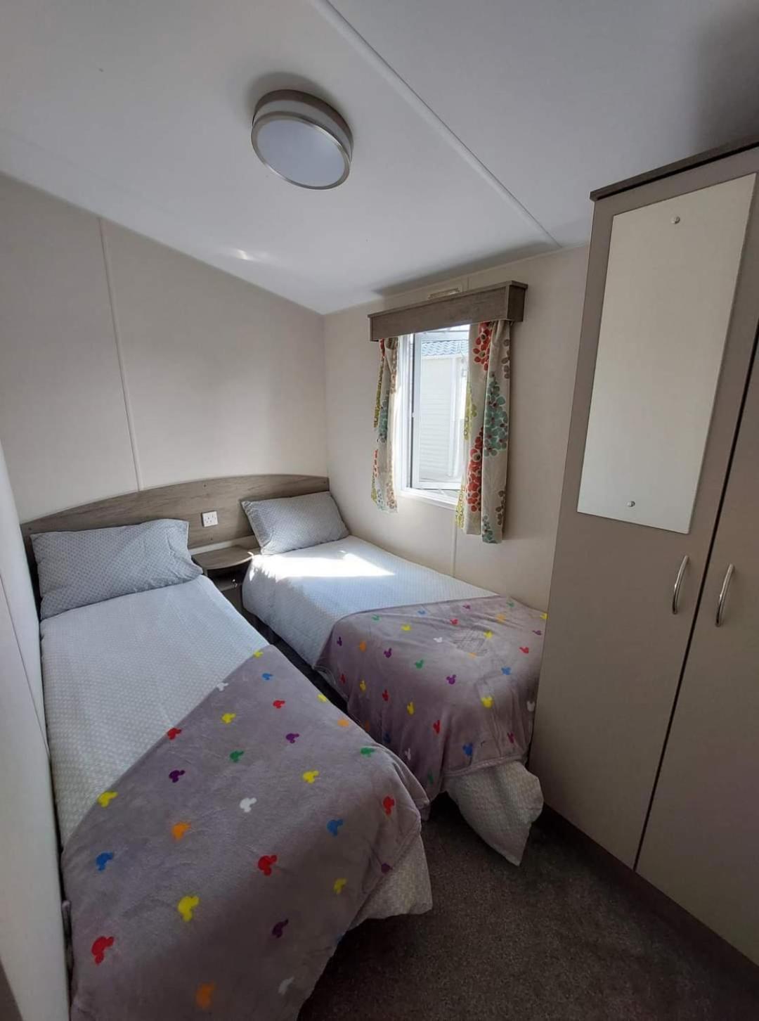 Vault 21 Hotel Милъм Екстериор снимка